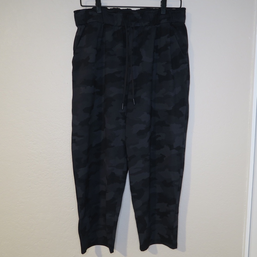 Lululemon Stretch High Rise Crop‎ Pants Heritage 365 Camouflage Deep Coal Black - Picture 2 of 9